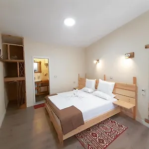At Pikotiko's - Korca For Rent Affittacamere